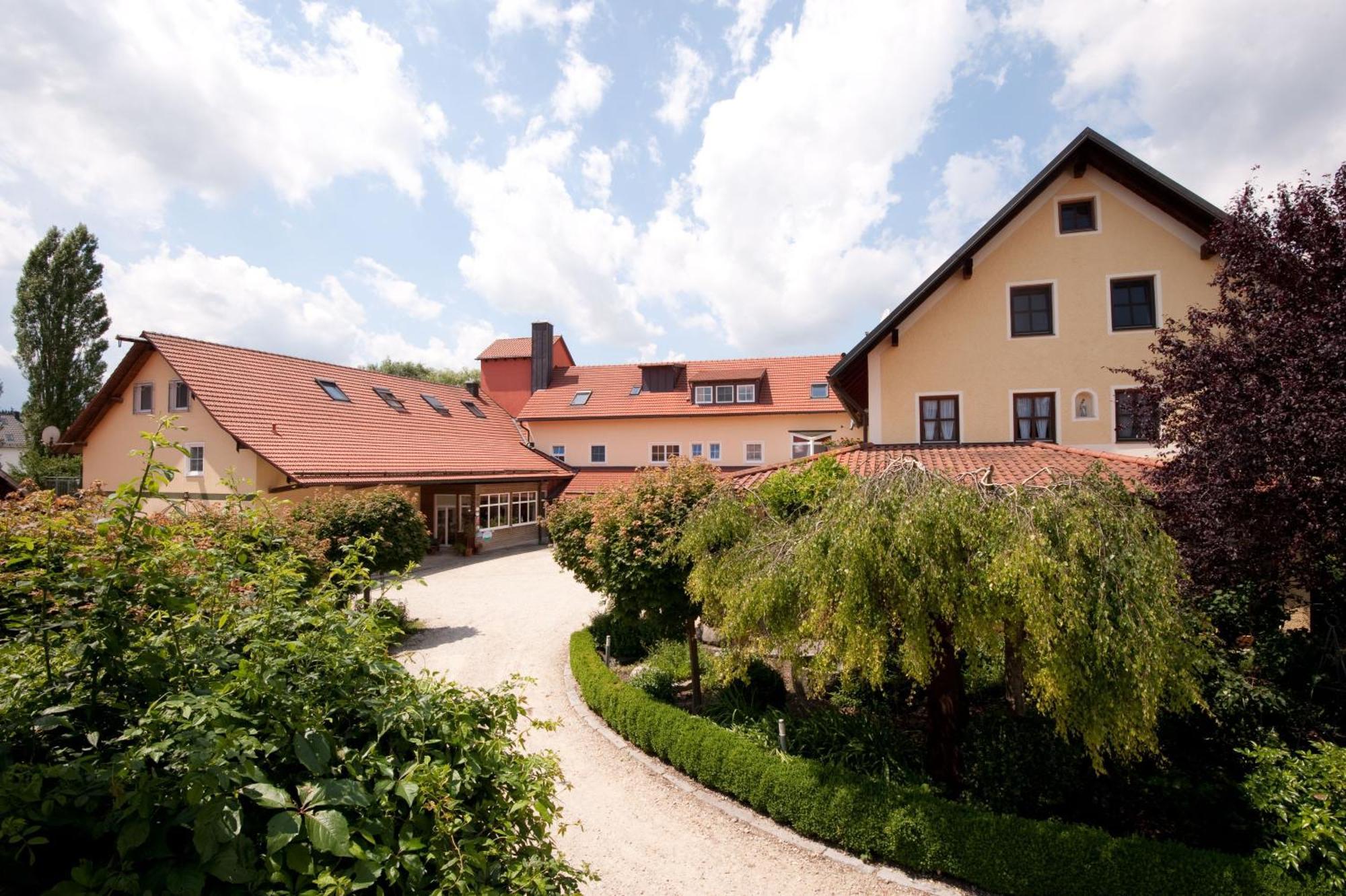 Stadler Hof Großgundertshausen Exterior foto